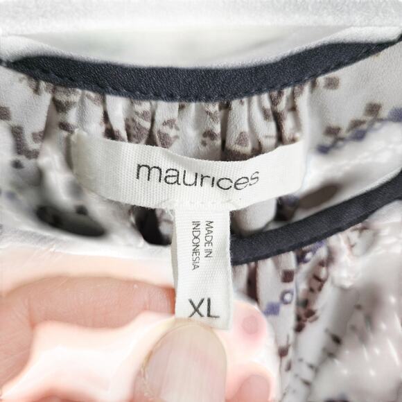 Maurices Size XL Lightweight Chiffon Tie Wrist Blouse Gray Black Boho Chevron - Picture 4 of 5